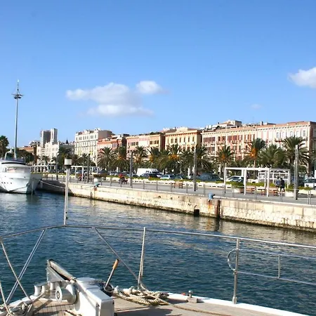 Motor Yacht Isa Mar Bådhotel Cagliari