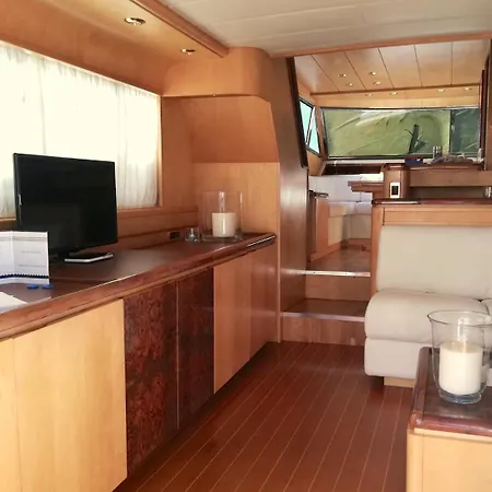 Bådhotel Motor Yacht Isa Mar